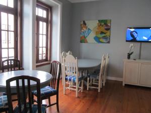 a dining room with a table and chairs at Casa Azul Hostel in Sintra