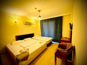 A bed or beds in a room at Adrasan Yazıcı Hotel