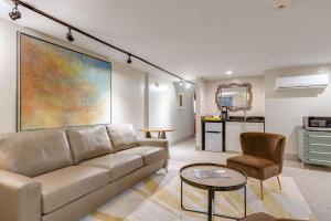 a living room with a couch and a table at Studio Retreat for 4 Near DT Walk to Broadway in Nashville