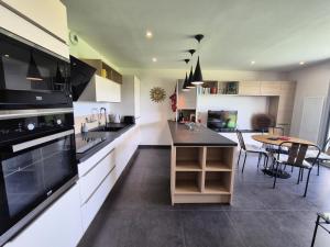 Η κουζίνα ή μικρή κουζίνα στο Résidence Le Zephir - Douillet et Chaleureux pour ce bel appartement ! MAE-6524