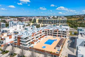 Πισίνα στο ή κοντά στο Lagos Apt with pool and huge balcony Very close to Beach and Marina