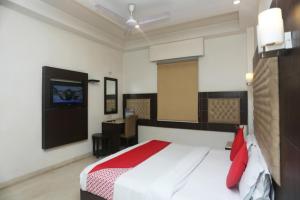 Ένα ή περισσότερα κρεβάτια σε δωμάτιο στο Hotel O ROYAL KING HOTEL
