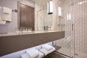 Vannituba majutusasutuses Moxy Dublin City