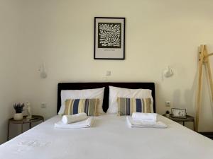 A bed or beds in a room at El Greco Apartments in Tigaki, near the sea - No 3