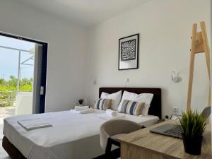 A bed or beds in a room at El Greco Apartments in Tigaki, near the sea - No 3