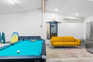 Τραπέζι μπιλιάρδου στο Dog-Friendly House with Hot Tub, AC, Game Room