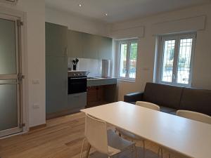 a kitchen and living room with a table and a couch at Edera Hall Inclusive in Cerano d'Intelvi
