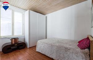 Postel nebo postele na pokoji v ubytování Cozy Apt by Port, Old Town and Sea with free parking!