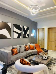 Posezení v ubytování THE KINGSLY la prima casa HOTEL and SUITES