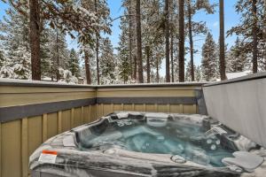 a jacuzziificialificialificialificialificialificialificialificialificialificialificial at Sleeps 22+, 7 bed 4.5 bath, Hot tub, SHARC in Sunriver