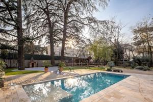 Hồ bơi trong/gần LE CHÂTEAU GRANDCLEMENT à Villeurbanne aux portes de Lyon, l'écrin insoupçonné