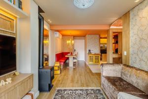 Χώρος καθιστικού στο Apto aconchegante temático em Canela | DAL221