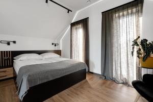 a bedroom with a bed and a large window at Bike ApartHouse 44 in Radomierzyce