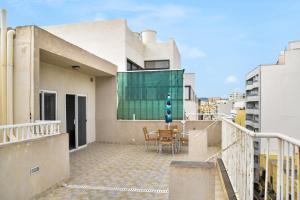 Μπαλκόνι ή βεράντα στο OTA Sync Testing - 2BD Bugibba Penthouse