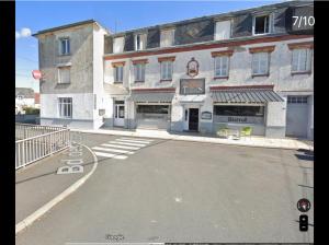 an empty street in front of a building at Le Cosy De La Gare 3 in Nazelles