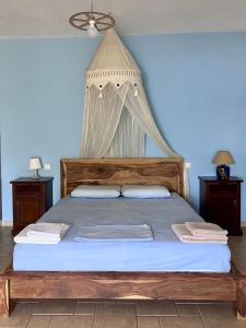 a bedroom with a bed with a mosquito net at Villas Nies in Soúrpi
