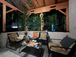 Ruang duduk di Brodsky's Cat Art Hostel