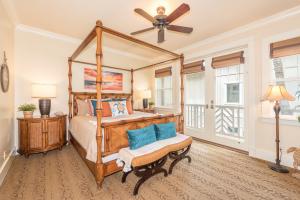 TV a/nebo společenská místnost v ubytování Kauai Villas at Poipu Kai E211 by Coldwell Banker Island Vacations