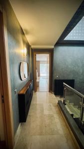 TV a/nebo společenská místnost v ubytování Villa avec piscine + 8 fotografií