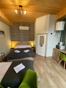 Postel nebo postele na pokoji v ubytování Sairme Glampings