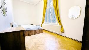 Postel nebo postele na pokoji v ubytování Spacious Rooms - 15 Min from Airport & City Center, 5 Min from Vienna Main-Bus Station EZ9
