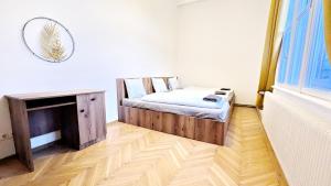 Postel nebo postele na pokoji v ubytování Spacious Rooms - 15 Min from Airport & City Center, 5 Min from Vienna Main-Bus Station EZ9