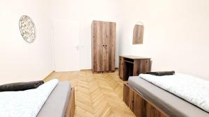Postel nebo postele na pokoji v ubytování Spacious Rooms - 15 Min from Airport & City Center, 5 Min from Vienna Main-Bus Station EZ9