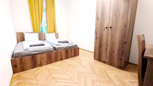 Postel nebo postele na pokoji v ubytování Spacious Rooms - 15 Min from Airport & City Center, 5 Min from Vienna Main-Bus Station EZ9