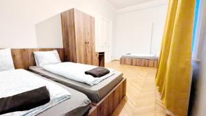 Postel nebo postele na pokoji v ubytování Spacious Rooms - 15 Min from Airport & City Center, 5 Min from Vienna Main-Bus Station EZ9