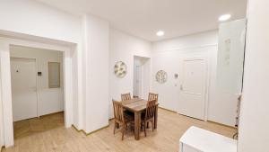 Koupelna v ubytování Spacious Rooms - 15 Min from Airport & City Center, 5 Min from Vienna Main-Bus Station EZ9
