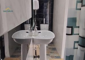 Phòng tắm tại Aparta Hotel en San Carlos