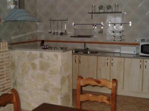 a kitchen with a sink and a counter top at Casa rural el Calvario in Santa María de los Llanos