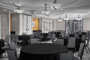 a conference room with tables and chairs at Hotel Indigo Jacksonville-Deerwood Park by IHG in Jacksonville +77 photos