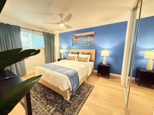 Katil atau katil-katil dalam bilik di Redondo Oceanfront Gem 2BR BA Balcony & Parking 335