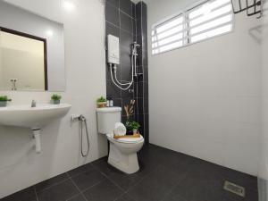 Koupelna v ubytování Ipoh Home Story Newly Renovated Bercham Landed Double Storey For 10pax + 48 fotografií
