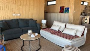 a living room with a couch and a table at Paraiso junto al mar in Coquimbo