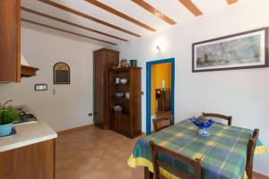 a dining room with a table and a kitchen at Villa Mondello in Mondello