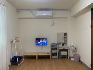 Telewizja i/lub zestaw kina domowego w obiekcie 吾居竹山民宿
