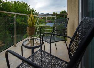 Balcone o terrazza di Apt Near Devon - Kingston- POOL- B306 FIWI