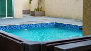 Bazén v ubytování Apt Near Devon - Kingston- POOL- B306 FIWI nebo v jeho okolí