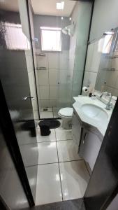 a bathroom with a toilet and a sink at Apto confortável e aconchegante in Montes Claros