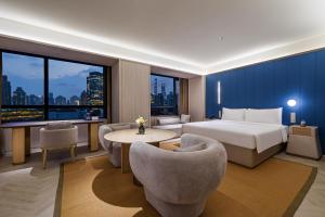 Ένα ή περισσότερα κρεβάτια σε δωμάτιο στο Crystal Orange Shanghai Lujiazui Financial Center Hotel