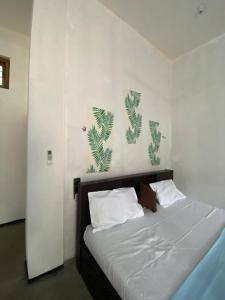 Postel nebo postele na pokoji v ubytování One FS Hotel Arugambay