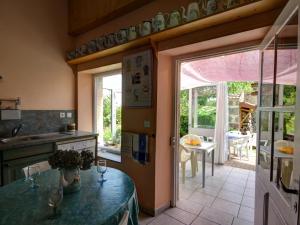Gallery image of Gîte spacieux à Marols pour 6 personnes avec jardin et WiFi - FR-1-496-2 in Marols