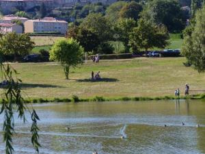 Galeriebild der Unterkunft Gîte 4 personnes avec Terrasse et Animaux acceptés - FR-1-496-122 in Apinac