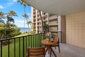 En balkon eller terrasse på Luxe Oceanfront Escape, Ocean Views with AC Comfort