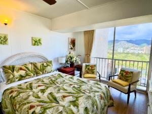 a bedroom with a large bed and a balcony at Jenny's Cottage Waikiki in Honolulu