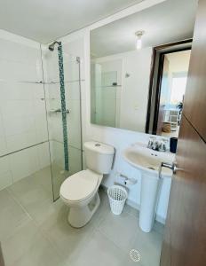 Ένα μπάνιο στο Apartamento en Sabanilla