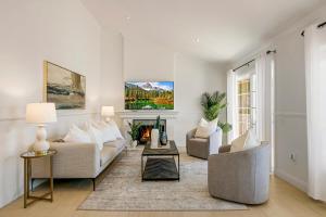 Un lugar para sentarse en Coastal Home in Dana Point near Laguna Beach