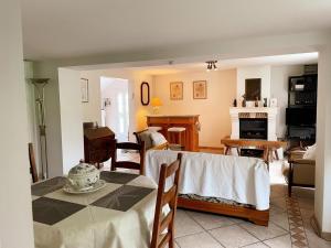 Χώρος καθιστικού στο Gîte du Marais - Proche Chambord, Wifi, Animaux admis, Parking privé - FR-1-491-467 +13 φωτογραφίες